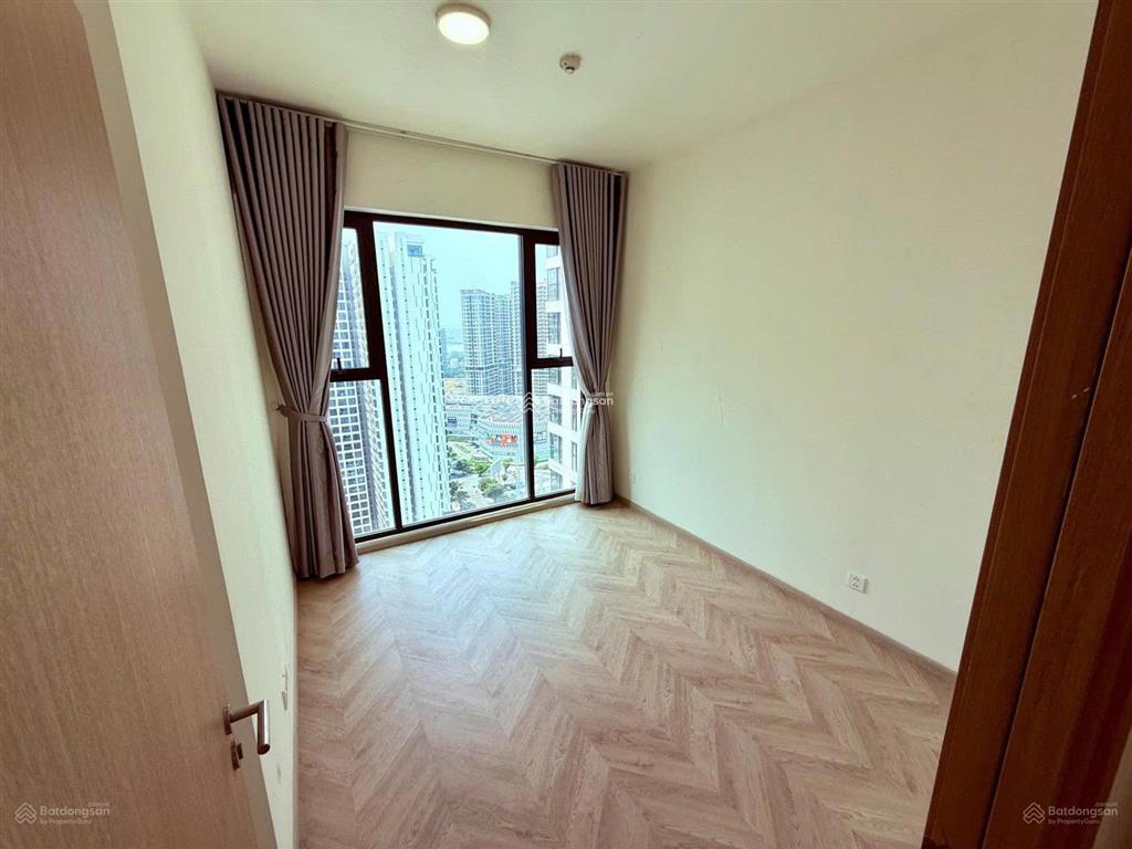 Căn 2pn masteri centre point. giá 4,7 tỷ. sẵn sổ hồng. hướng đông bắc. view nội khu hồ bơi