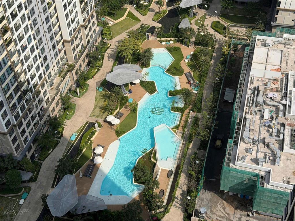 Bán căn 2pn 74m2 masteri centre point. giá 4,7 tỷ. sẵn sổ hồng. hướng đông bắc. view nội khu hồ bơi