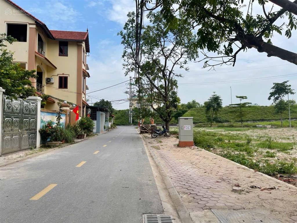 Bán lô đất 83m2 dương quang, gia lâm lô góc trục chính kinh doanh giá tốt
