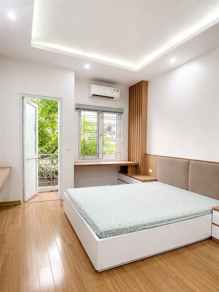 Nhà đẹp cầu giấy cần bán  5 tầng  4 ngủ ful nội thất , ngõ ô tô 7 chỗ vào tận cửa