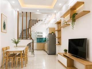 Nhà đẹp cầu giấy cần bán  5 tầng  4 ngủ ful nội thất , ngõ ô tô 7 chỗ vào tận cửa