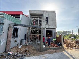 Cần bán nhà mới xây đường nhựa trung tâm thị trấn long điền