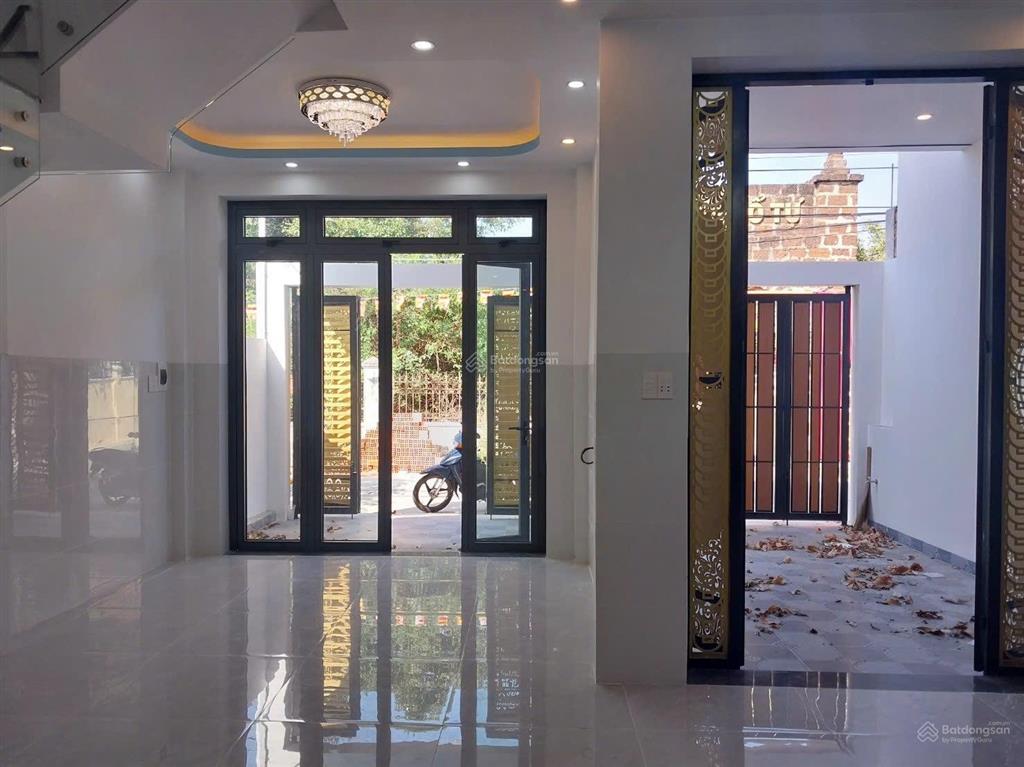 Cần bán gấp nhà mới xây đường lê hồng phong thị trấn long điền