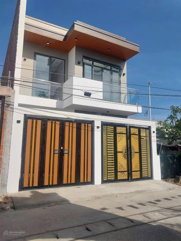 Cần bán gấp nhà mới xây đường lê hồng phong thị trấn long điền