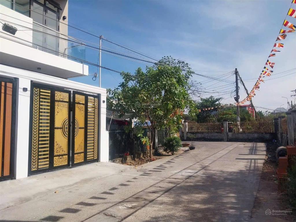 Cần bán gấp nhà mới xây đường lê hồng phong thị trấn long điền