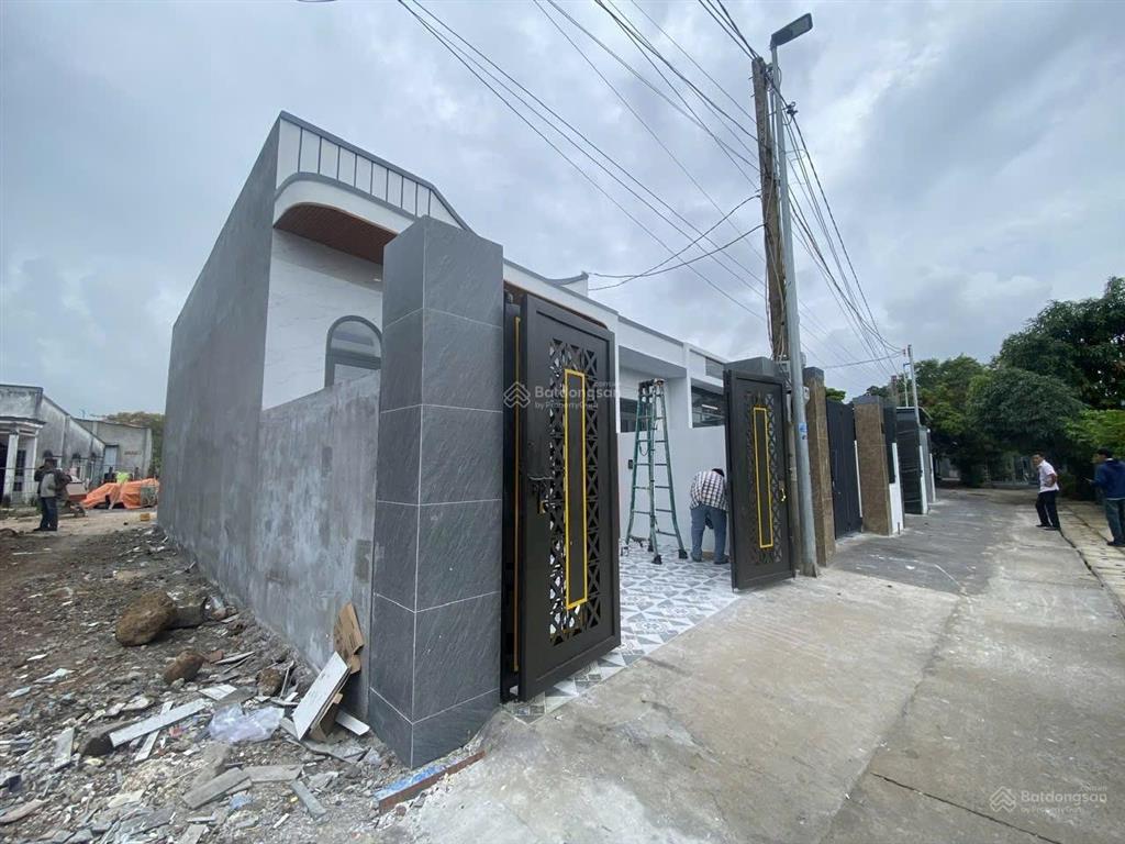 Cần bán nhà trung tâm long điền