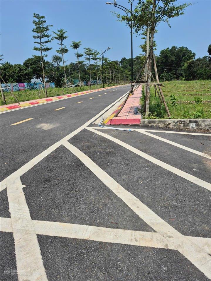 Bán đất 100m2 tại xã hòa thạch, 2,8 tỷ, mặt tiền 6m, ngõ 6m