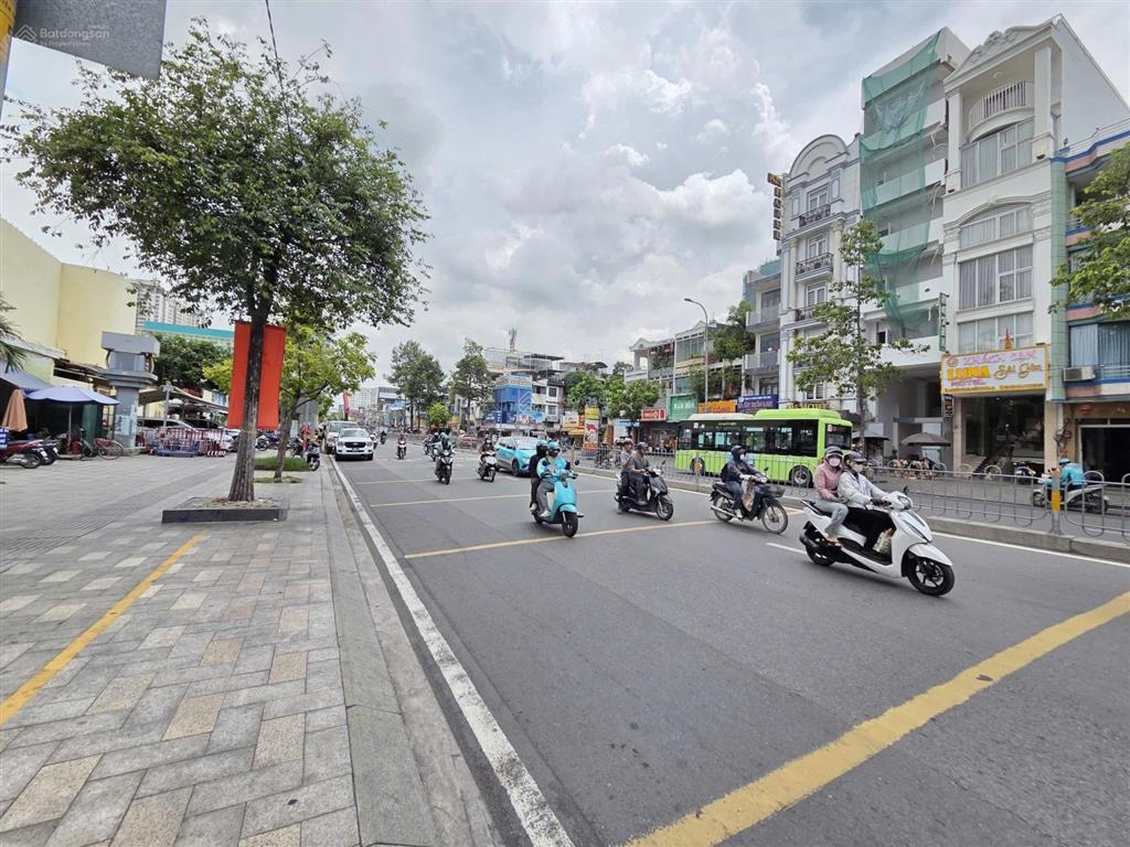 (6,5mx14m) mặt tiền số 84 nguyễn thái học, phường bến thành, quận 1  gần ngã tư trần hưng đạo