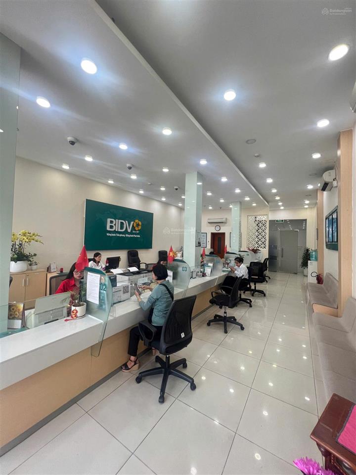 Tòa nhà ngân hàng mặt tiền ngã tư lý thái tổ & sư vạn hạnh  số 506508 lý thái tổ, p.vườn lài, q10