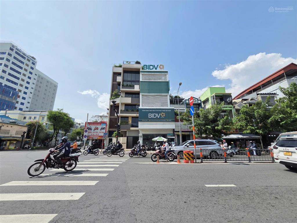 Tòa nhà ngân hàng mặt tiền ngã tư lý thái tổ & sư vạn hạnh  số 506508 lý thái tổ, p.vườn lài, q10