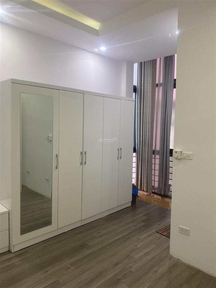 Chính chủ bán nhà 5 tầng ven hồ tây, trích sài, ô tô vào, cách hồ 10m giá tốt