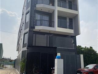 Nhà sổ đỏ cần bán
diện tích (4.1x13,57m) 55.6m2 xây full đất.
1 trệt 1 lứng 3 lâu + 1 tùm đ