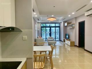 Chính chủ cần bán căn chung cư toà r1a , tầng trung, nhìn ra hồ bơi, nội thất cơ bản, đang cho thuê