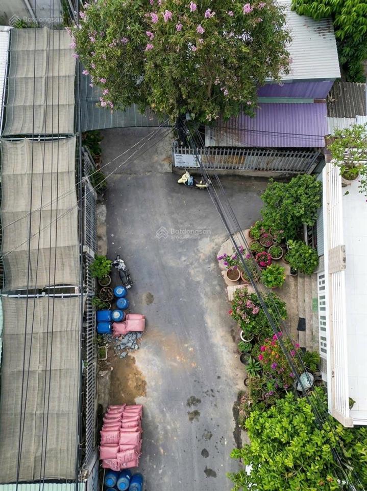 Chỉ 4.8 tỷ  140m  oto đỗ cửa  ngay vincom lê văn việt, q9