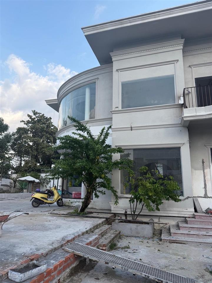 Siêu biệt thự sân vườn 1.611m di sản làng đại học, bình thọ 179 tỷ!