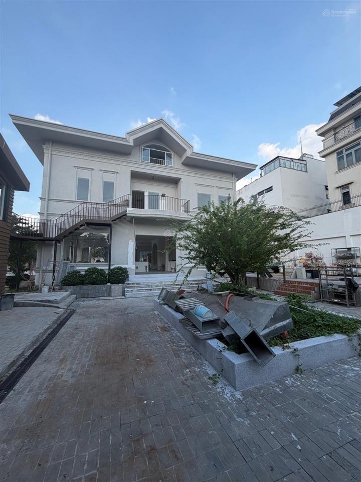 Siêu biệt thự sân vườn 1.611m di sản làng đại học, bình thọ 179 tỷ!