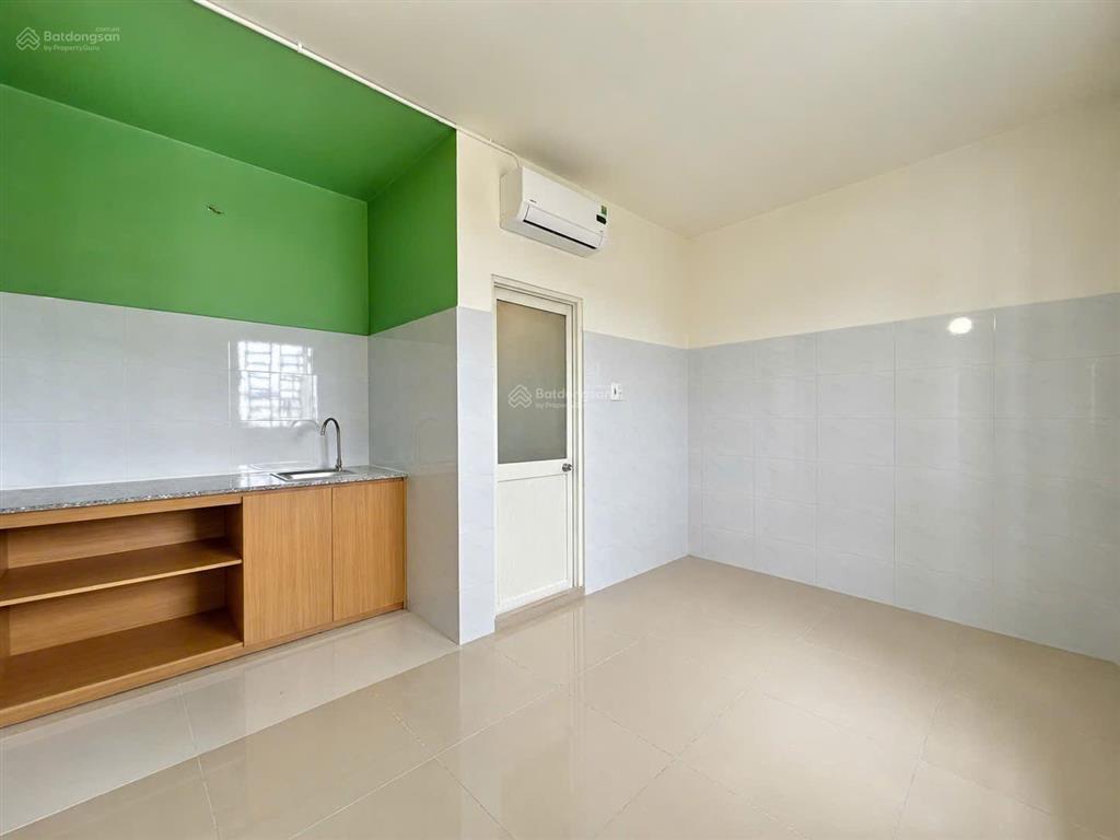 Cho thuê phòng không gác (studio)  nội thất cơ bản  có thang máy