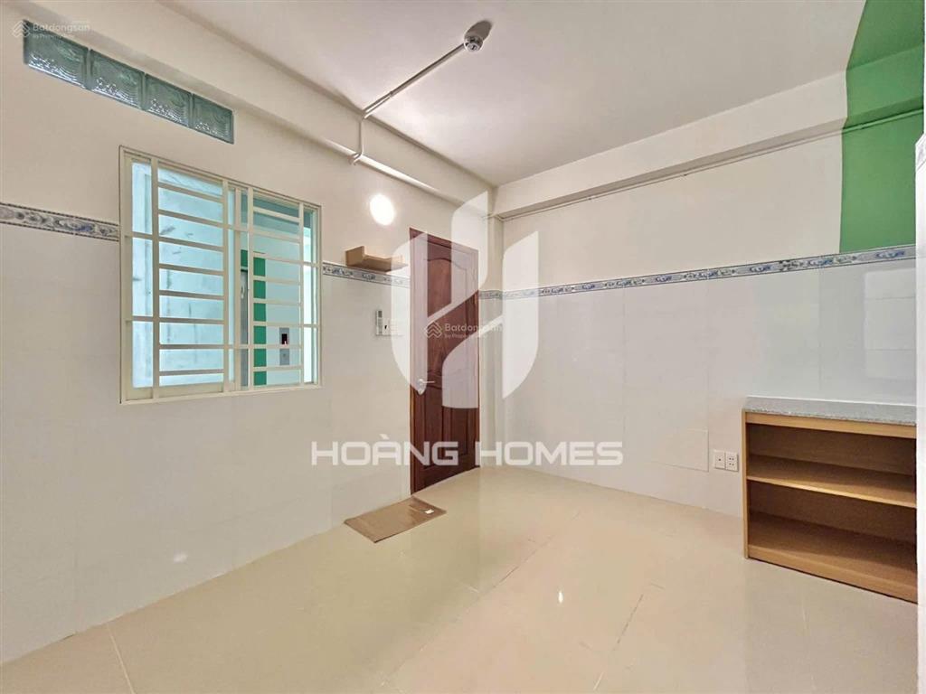 Cho thuê phòng không gác (studio)  nội thất cơ bản  có thang máy