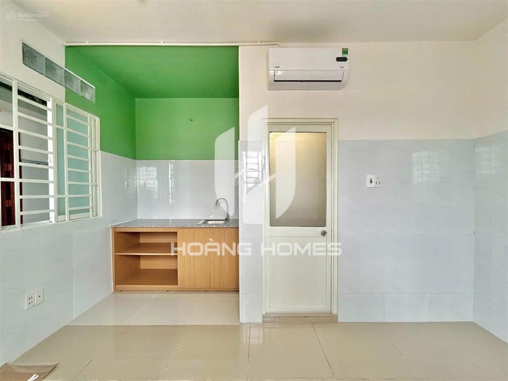 Cho thuê phòng không gác (studio)  nội thất cơ bản  có thang máy