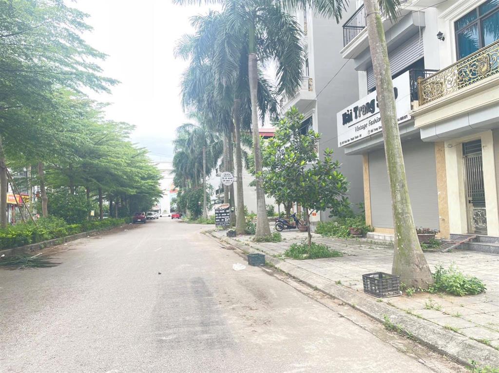 90m2. 2 mt rộng 5m, ô tô thông, tránh vòng quanh. khu phân lô khai sơn. xây ccmn dòng tiền khủng.