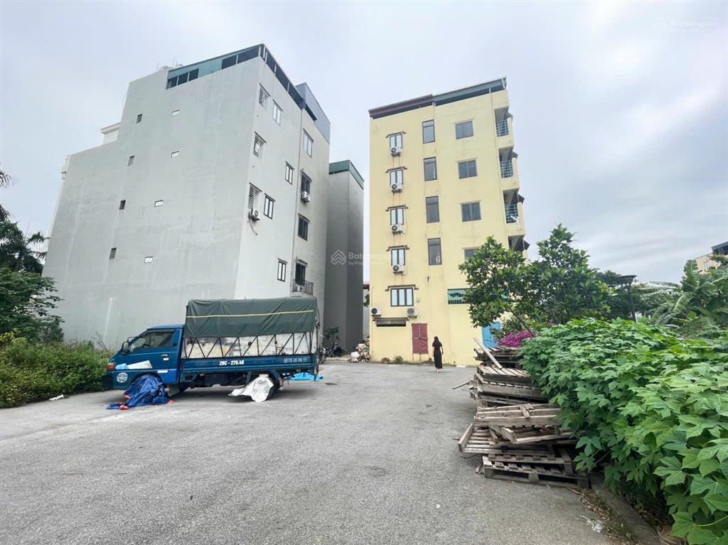 90m2. 2 mt rộng 5m, ô tô thông, tránh vòng quanh. khu phân lô khai sơn. xây ccmn dòng tiền khủng.