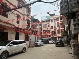 Lô góc phú diễn 31m2  phân lô ô tô tránh  ngay sát hồ điều hoà  giá 8,x tỷ