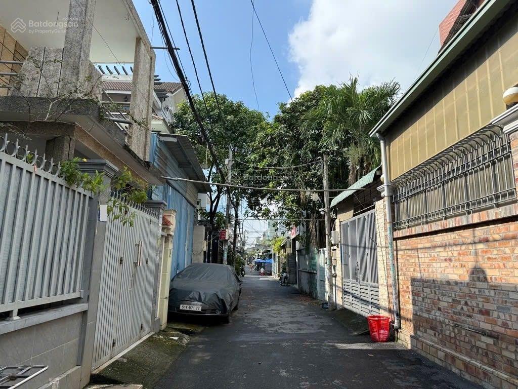 Chủ gấp bán giảm 4 tỷ còn 8.6 tỷ. nhà 2 tầng 120m mặt tiền chợ tam hà thủ đức