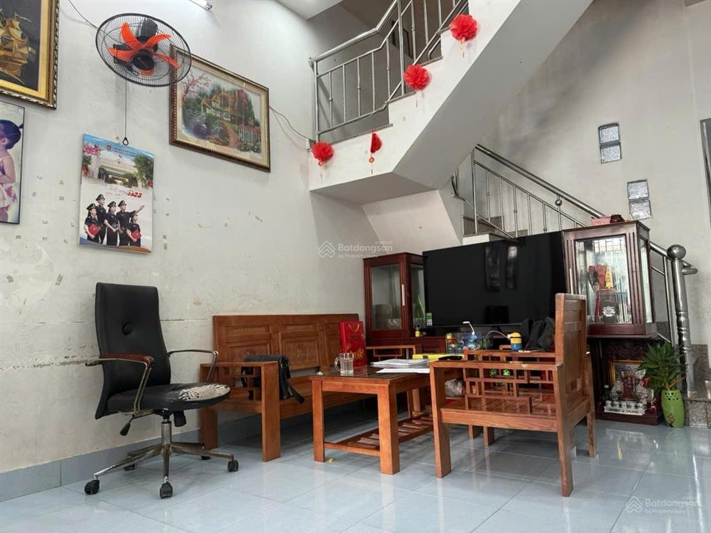 Nhà đường 109 96m2 3 tầng 8.6ty hẻm 9m nhà đẹp gần chợ 339