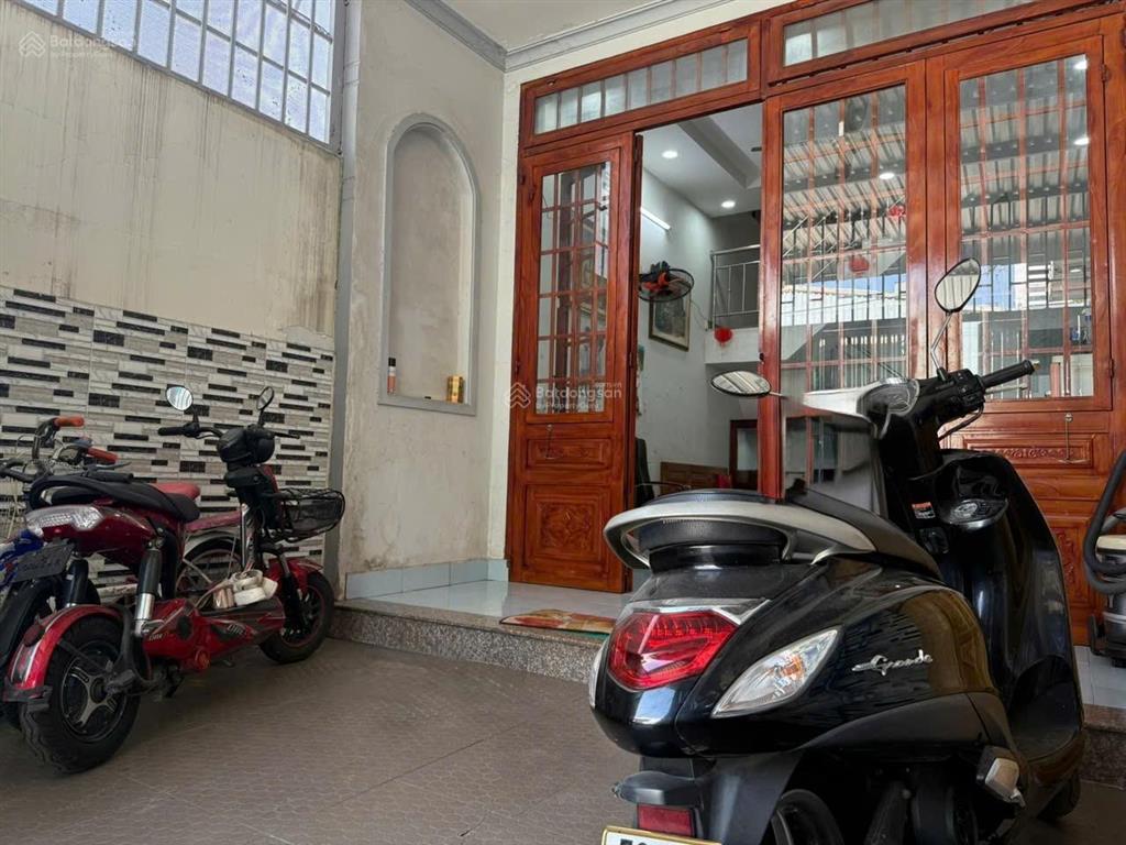 Nhà đường 109 96m2 3 tầng 8.6ty hẻm 9m nhà đẹp gần chợ 339