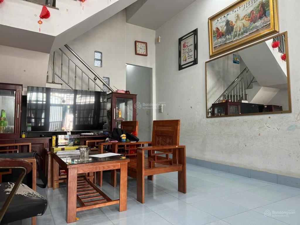 Nhà đường 109 96m2 3 tầng 8.6ty hẻm 9m nhà đẹp gần chợ 339