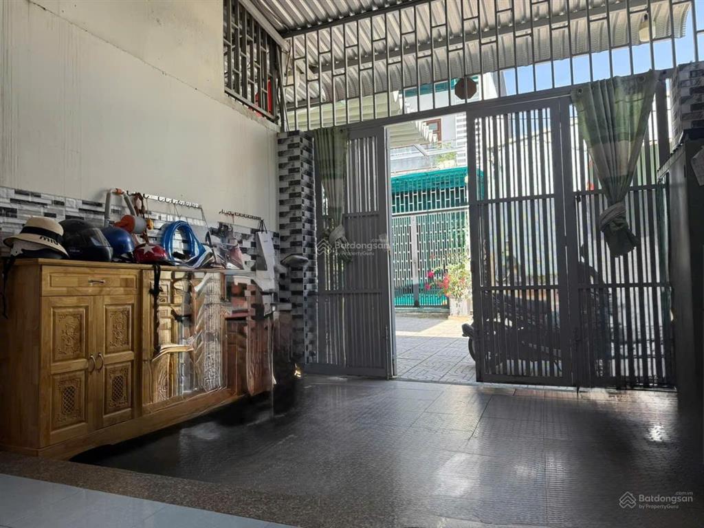 Nhà đường 109 96m2 3 tầng 8.6ty hẻm 9m nhà đẹp gần chợ 339