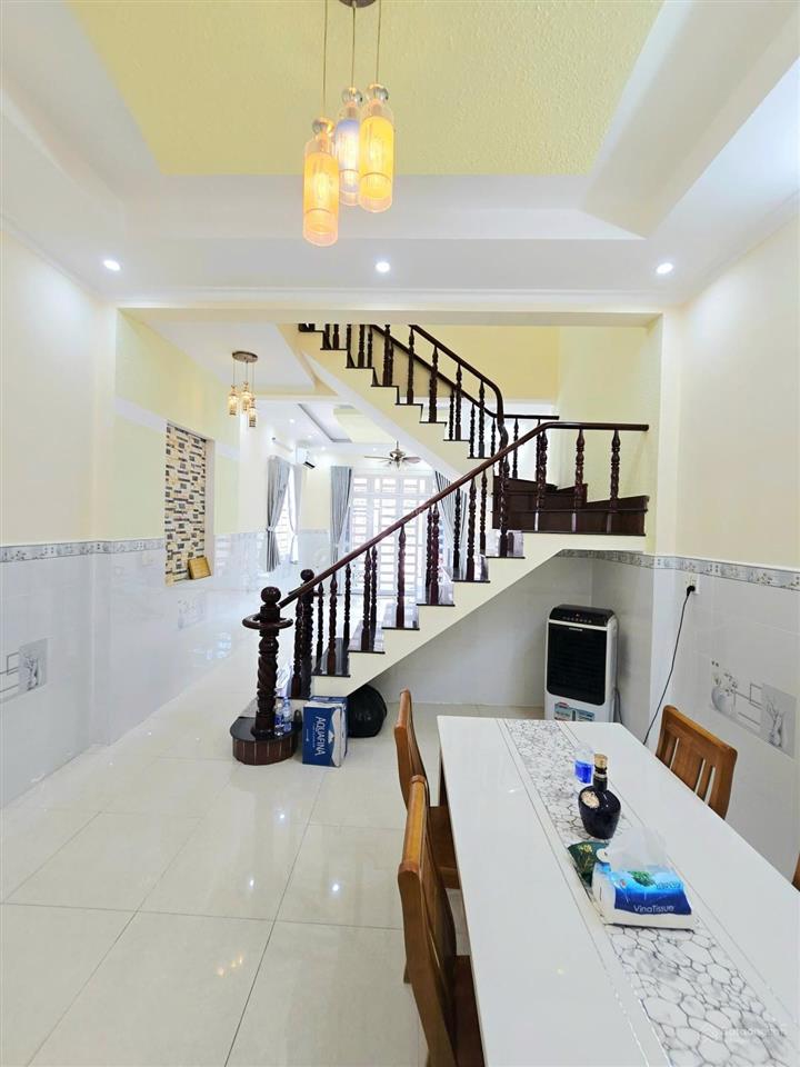 Bán nhà đường số 1, phường long trường, tp thủ đức, 5,6 tỷ, 99m2,2 tầng nhà mới hàng cực rẻ.