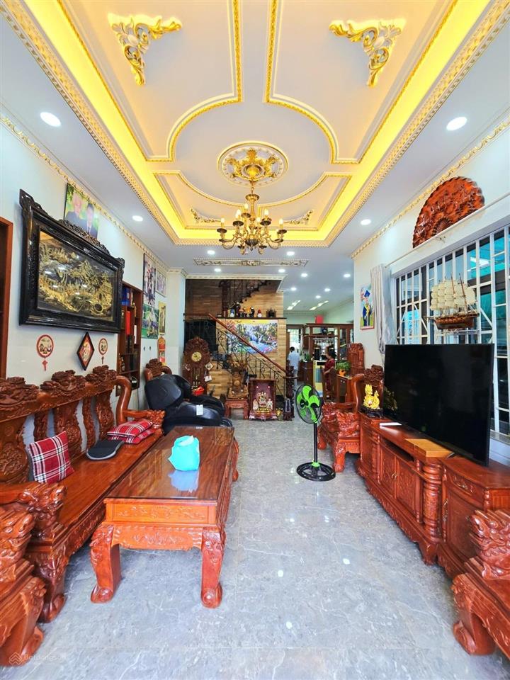Biệt thự 3 tầng 160m2 gia hoà q9 chỉ 19.8tỷ thương lượng