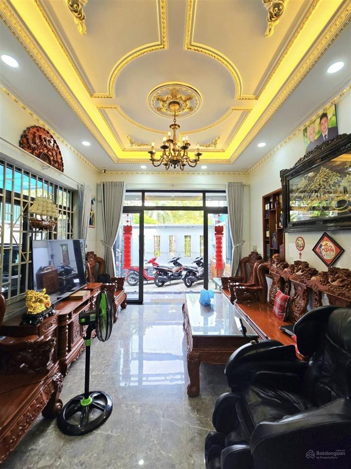 Biệt thự 3 tầng 160m2 gia hoà q9 chỉ 19.8tỷ thương lượng