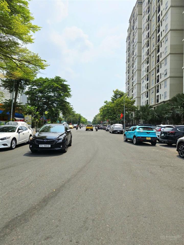 Biệt thự 3 tầng 160m2 gia hoà q9 chỉ 19.8tỷ thương lượng