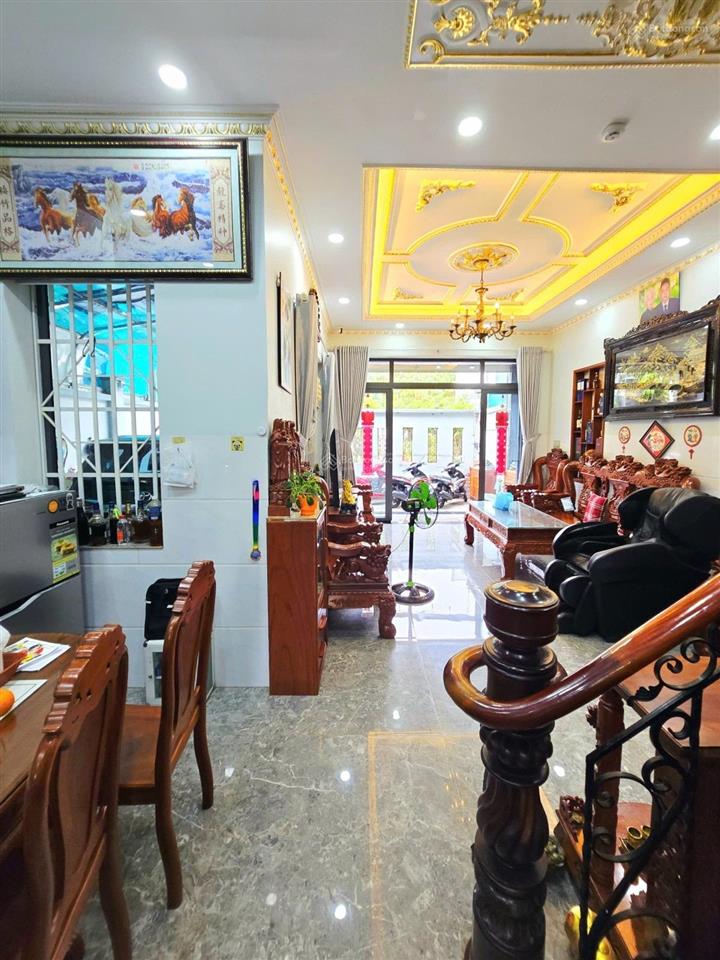 Biệt thự 3 tầng 160m2 gia hoà q9 chỉ 19.8tỷ thương lượng