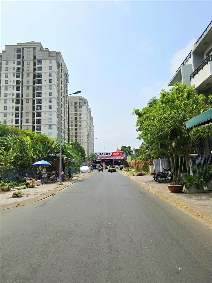 Biệt thự 3 tầng 160m2 gia hoà q9 chỉ 19.8tỷ thương lượng