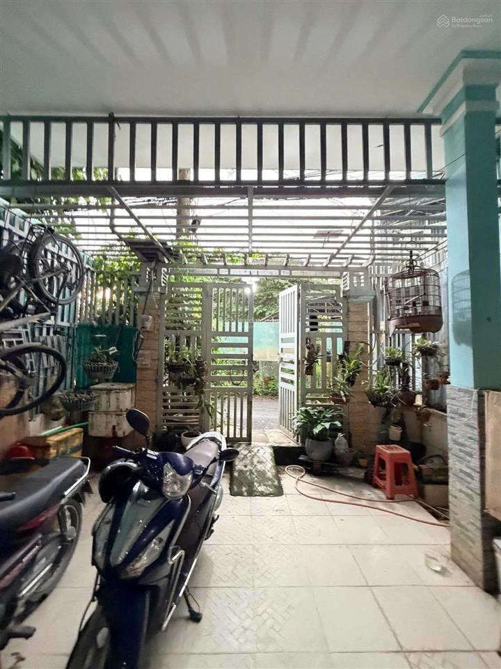 Nhà 2 tầng 70m2 giá 4tỷ5 lã xuân oai long trường