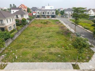 Tôi cần bán lô đất 2 mặt tiền 1000m2 có 900m2 thổ cư. nằm gần tỉnh lộ 7 giá 6tỷ7 còn tl