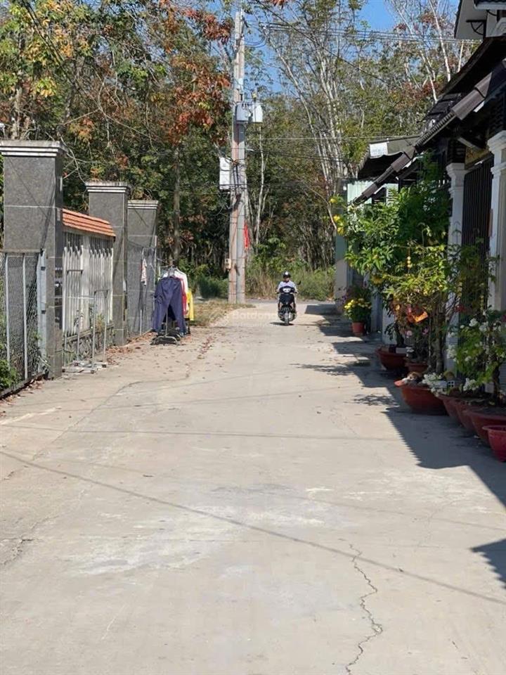 Tôi cần bán nhà 6.5x13.5 có 82,7m2 thổ cư xã tân thạnh đông giá 1 tỷ 680 còn thương lượng