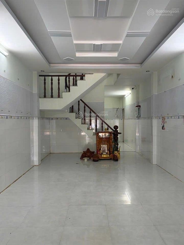 Tôi cần bán nhà 1 trệt 1 lầu 5x30 có 124m2 vị trí đẹp ngay cầu vượt củ chi giá 1 tỷ 980
