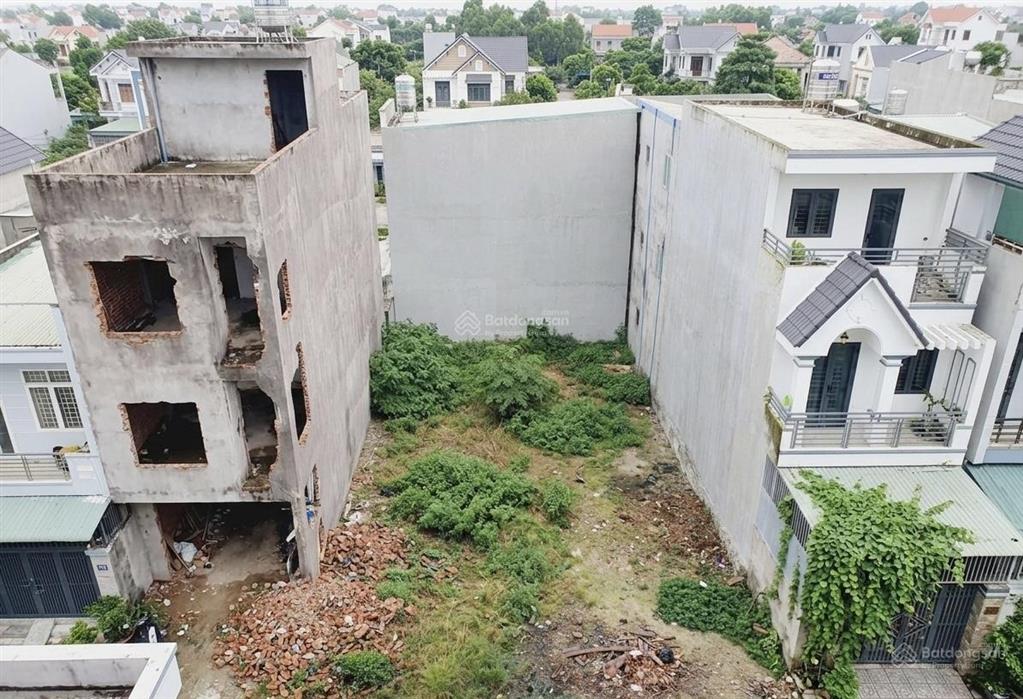 Tôi cần bán lô đất ngay chợ bà điểm hóc môn 5x23.6m full thổ cư giá 2 tỷ 3 còn thương lượng