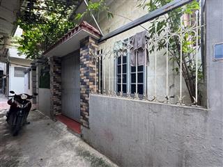 Bán đất tặng nhà 2 tầng 1 tum. xây nhà rộng hoặc ccmn tuyệt vời. sau qh cách 3 nhà ra đường 6 mét