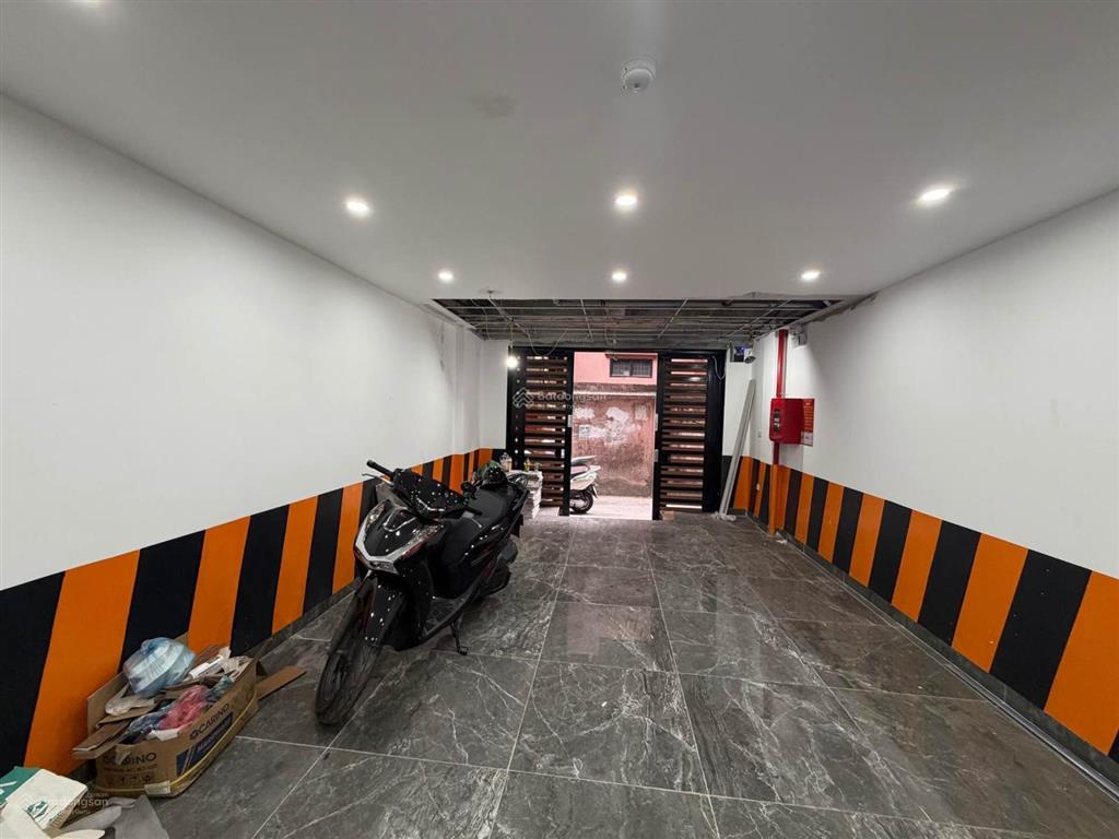 Bán căn hộ dịch vụ  trung tâm đống đa mặt ngõ  ngõ thông  dòng tiền  nhà
mới  nội thất đẹp 