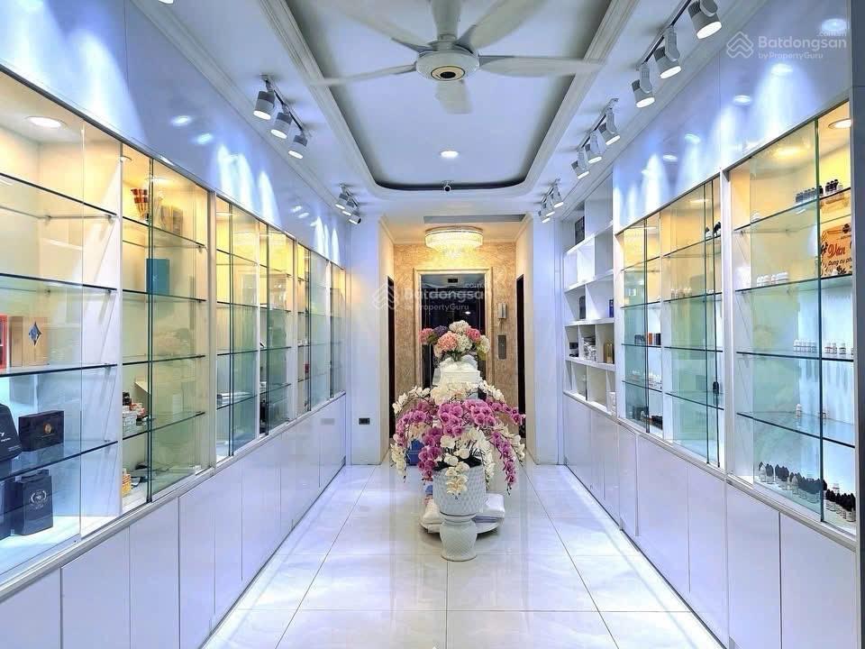 Bán nhà phân lô bàn cờô tô dừng đỗthang máykinh doanhgần mặt phố gần hồ hoàng cầu