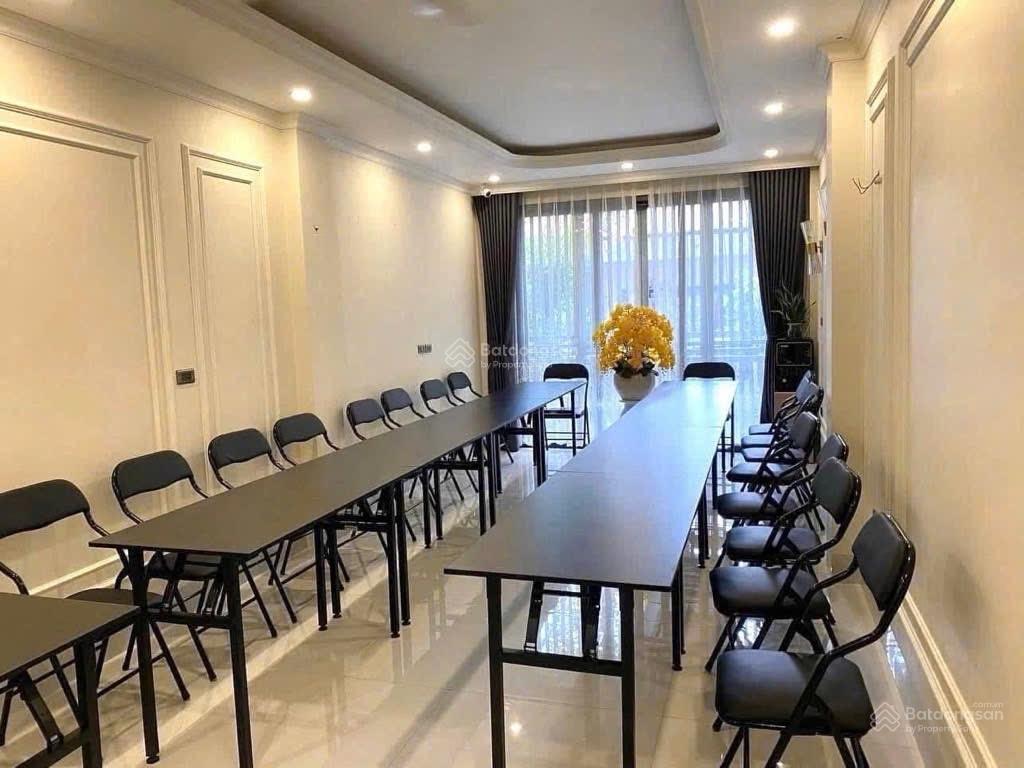 Bán nhà phân lô bàn cờô tô dừng đỗthang máykinh doanhgần mặt phố gần hồ hoàng cầu