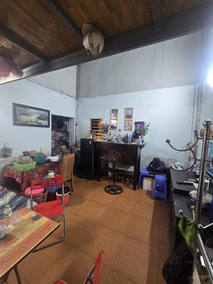 Bán đất tặng nhà cấp 4 vị trí siêu hiếm  ngay ngã tư sở huyền thoại  sát ngay ga tàu điện  cách