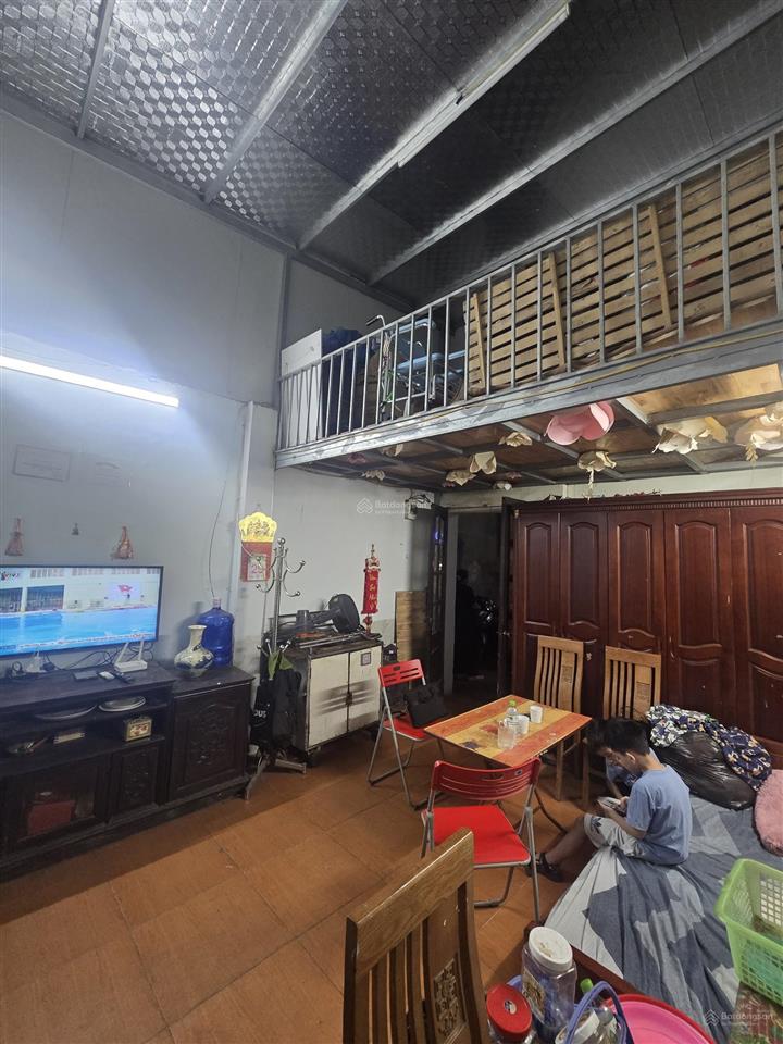 Bán đất tặng nhà cấp 4 vị trí siêu hiếm  ngay ngã tư sở huyền thoại  sát ngay ga tàu điện  cách