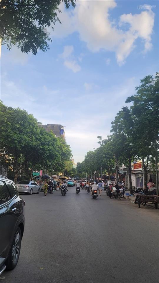 Bán mảnh đất đẹp 2 thoáng  oto đỗ cửa, vào nhà  3 bước ra hồ tây thể dục  5 phút ra lotte tây hồ