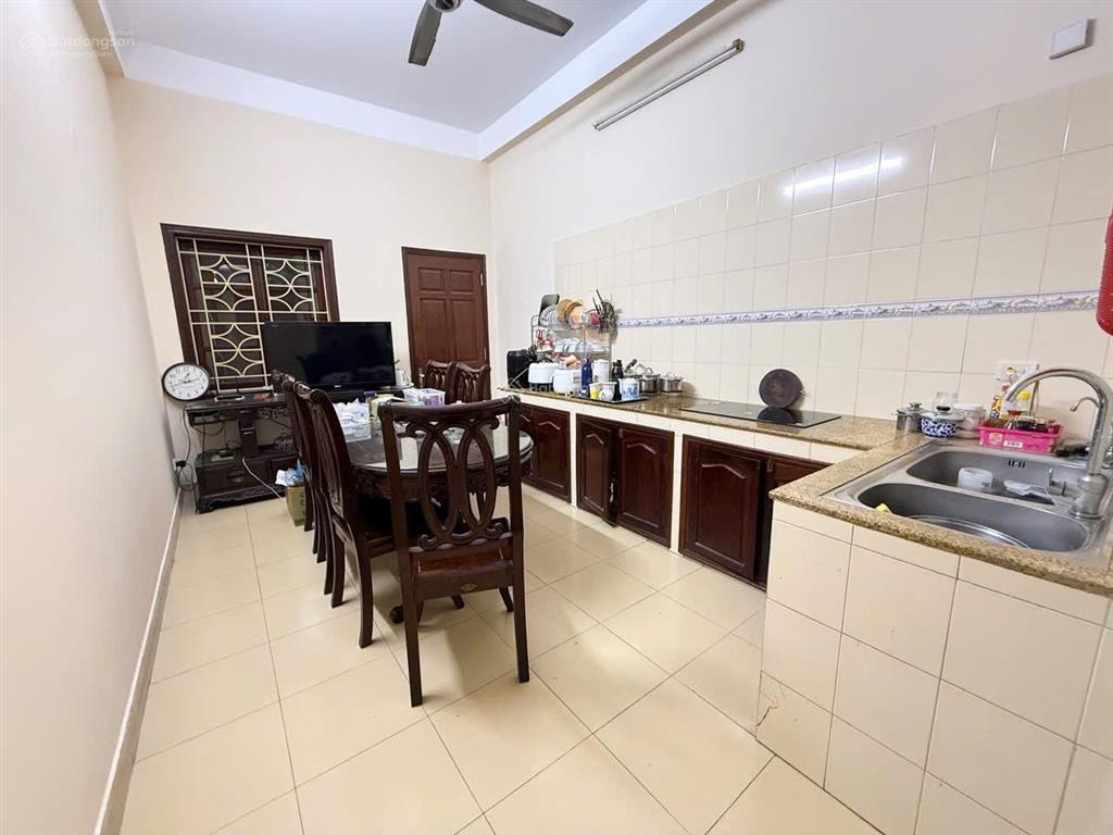 Bán nhà dân xây phố kim mã ngõ thôngdiện tích đẹpcó ô thoáng2 view thoáng vĩnh viễn20m ra ô tô